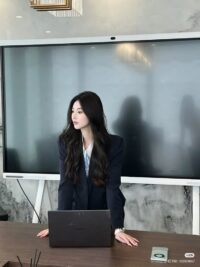 Ảnh bìa của Giáo Viên Vàng